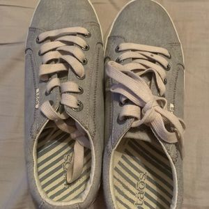 Taos Canvas Grey Sneaker